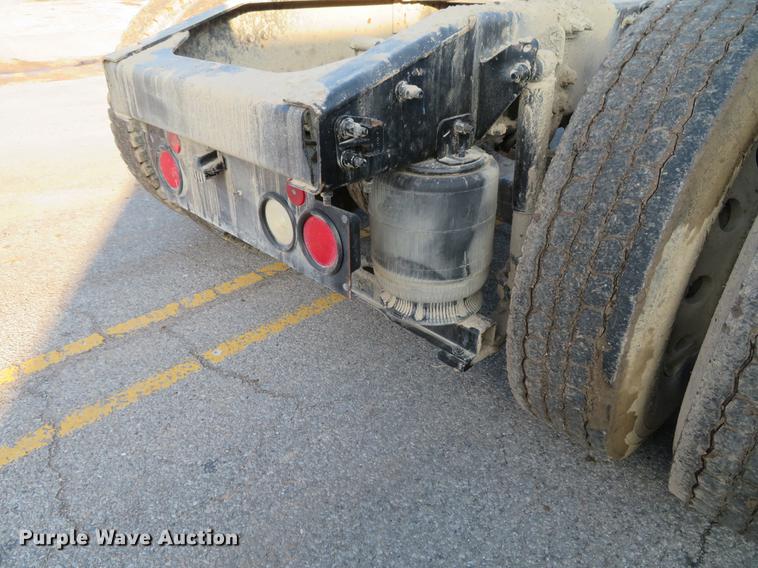 image for item DG3848 2006 Mack CXN613 semi truck