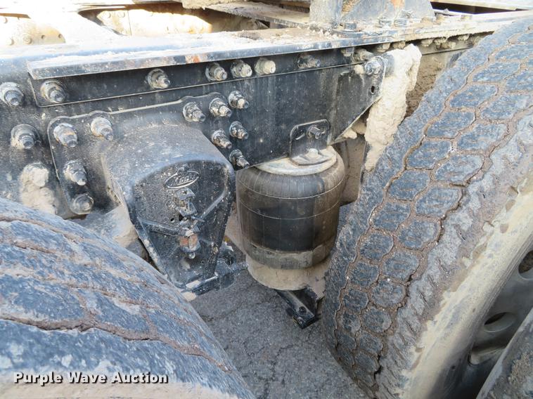 image for item DG3848 2006 Mack CXN613 semi truck