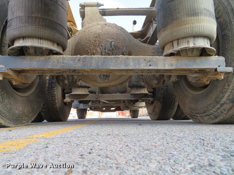 image for item DG3848 2006 Mack CXN613 semi truck