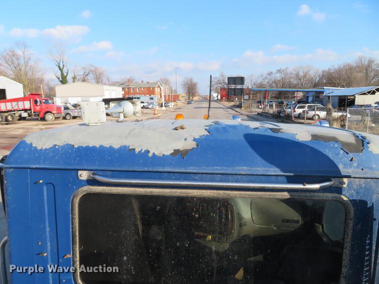 image for item DG3848 2006 Mack CXN613 semi truck