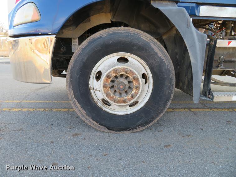 image for item DG3848 2006 Mack CXN613 semi truck