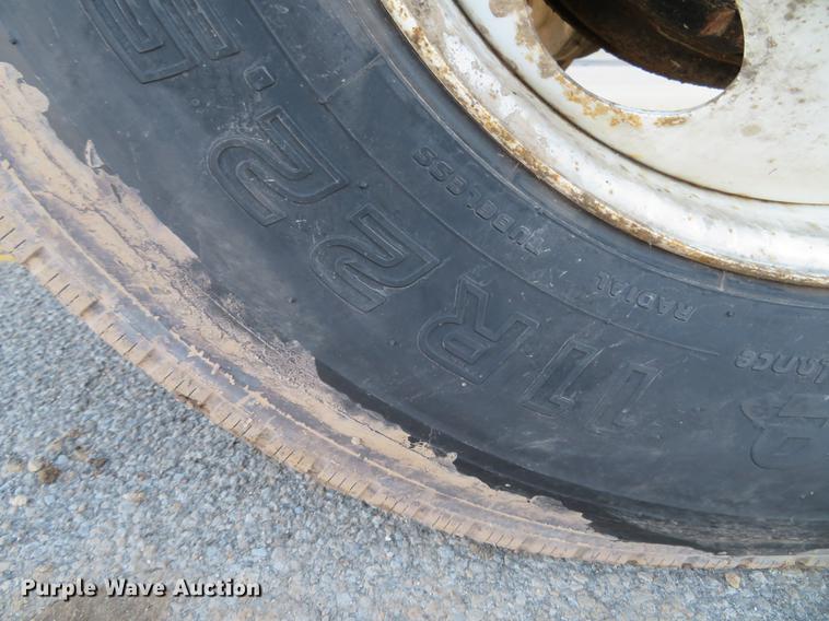 image for item DG3848 2006 Mack CXN613 semi truck