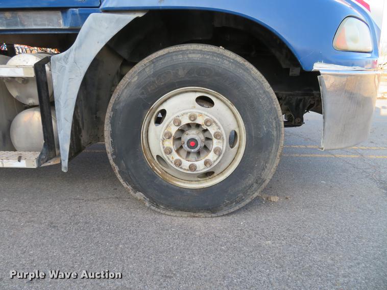 image for item DG3848 2006 Mack CXN613 semi truck