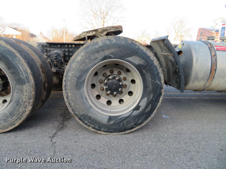 image for item DG3848 2006 Mack CXN613 semi truck