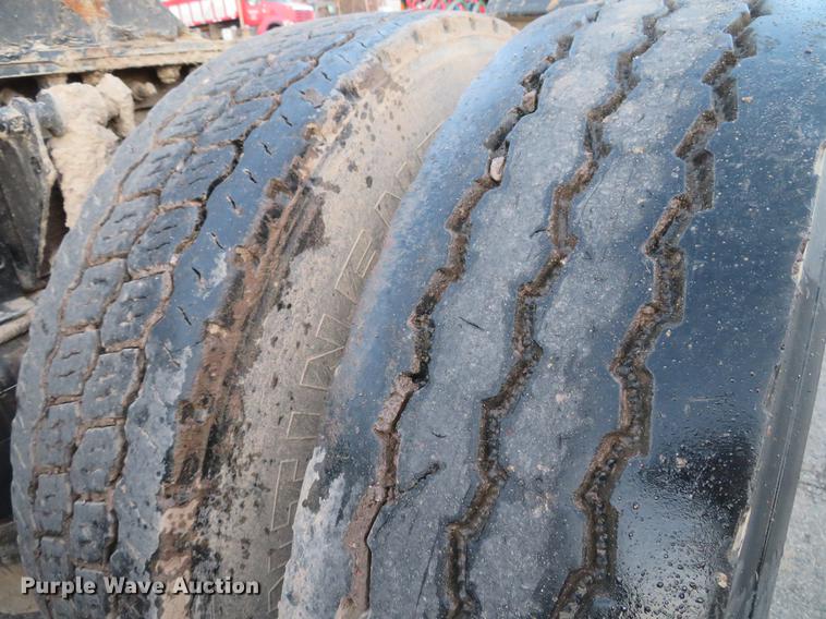 image for item DG3848 2006 Mack CXN613 semi truck