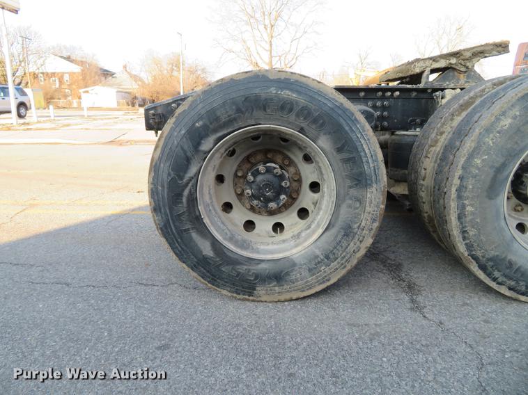 image for item DG3848 2006 Mack CXN613 semi truck