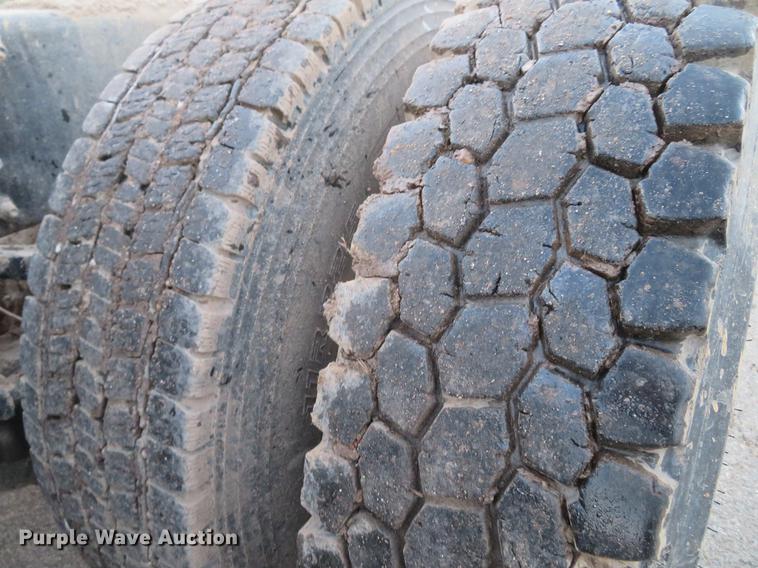 image for item DG3848 2006 Mack CXN613 semi truck