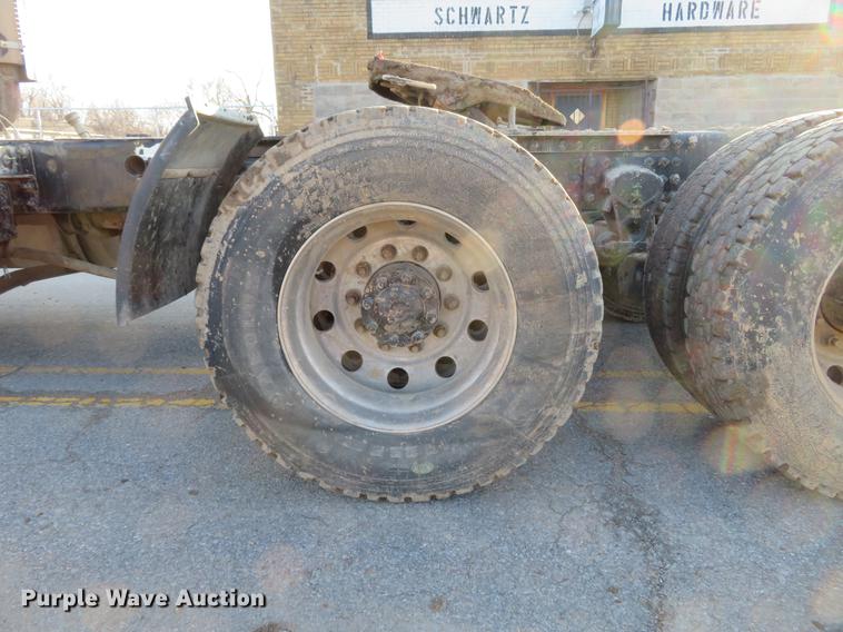 image for item DG3848 2006 Mack CXN613 semi truck