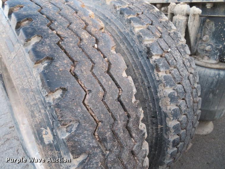 image for item DG3848 2006 Mack CXN613 semi truck