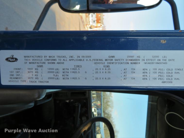 image for item DG3848 2006 Mack CXN613 semi truck