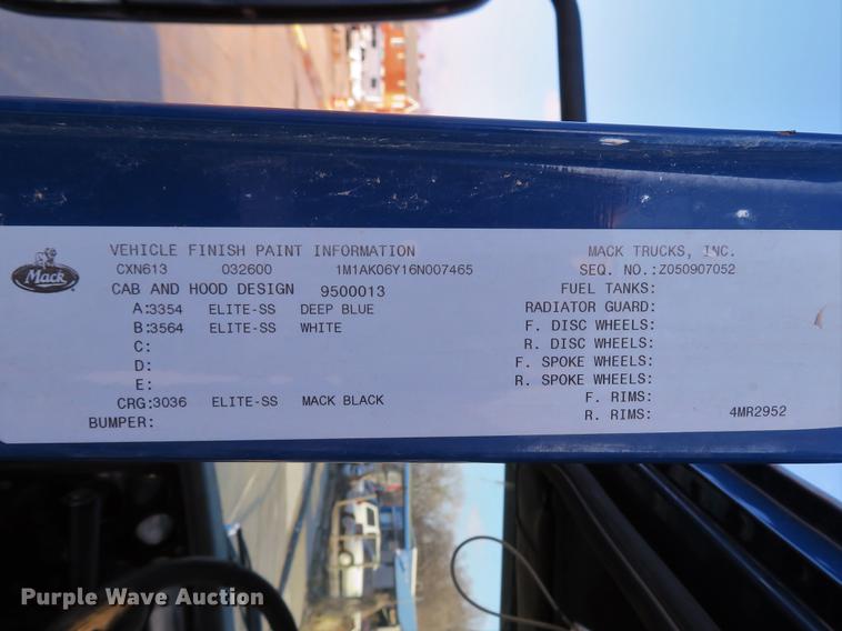 image for item DG3848 2006 Mack CXN613 semi truck