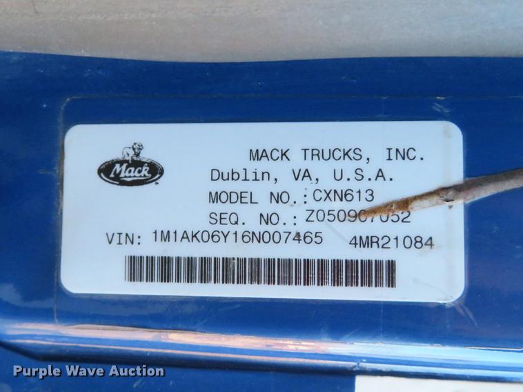 image for item DG3848 2006 Mack CXN613 semi truck