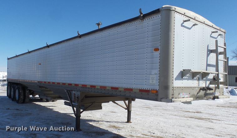 image for item DX9165 1993 Wilson DWH-200 double hopper bottom grain trailer