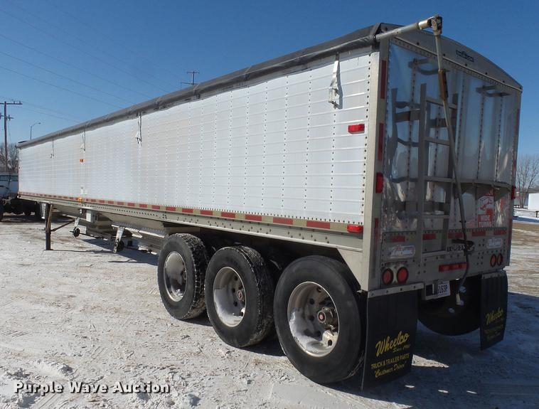 image for item DX9165 1993 Wilson DWH-200 double hopper bottom grain trailer