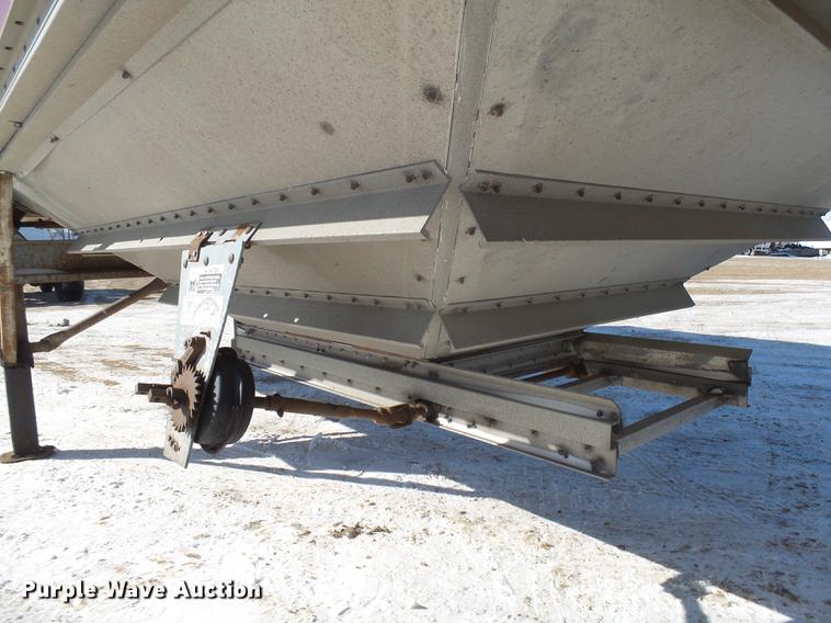 image for item DX9165 1993 Wilson DWH-200 double hopper bottom grain trailer