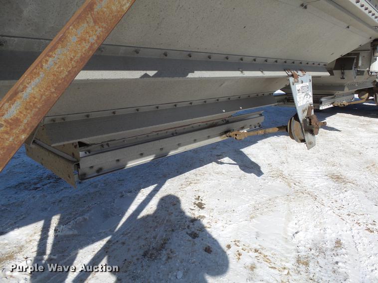 image for item DX9165 1993 Wilson DWH-200 double hopper bottom grain trailer