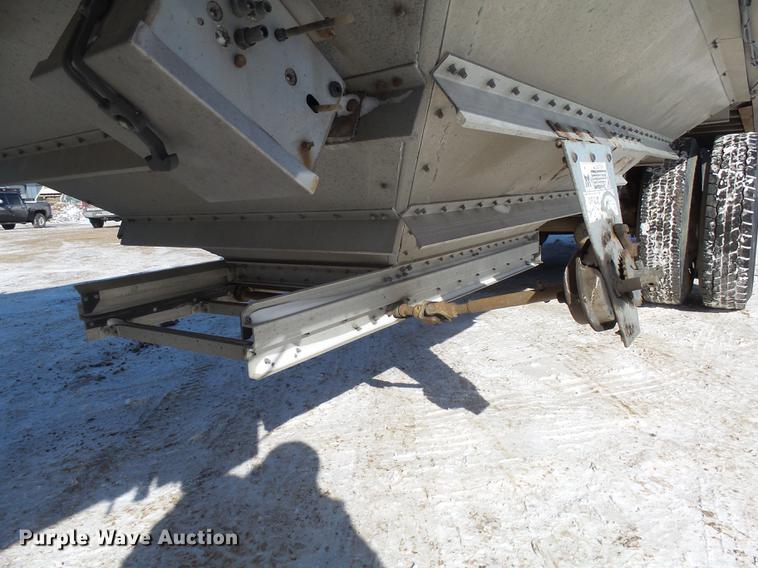 image for item DX9165 1993 Wilson DWH-200 double hopper bottom grain trailer