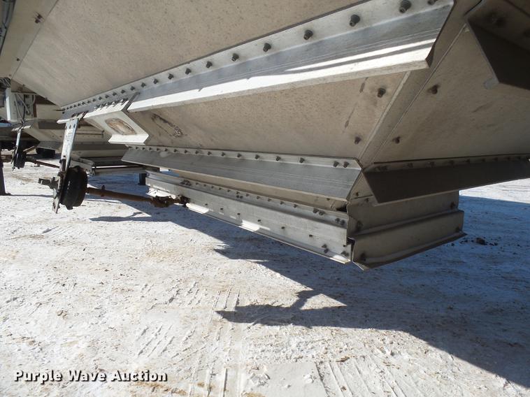 image for item DX9165 1993 Wilson DWH-200 double hopper bottom grain trailer