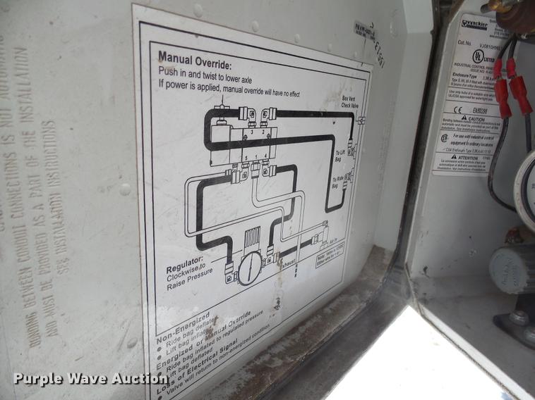 image for item DX9165 1993 Wilson DWH-200 double hopper bottom grain trailer