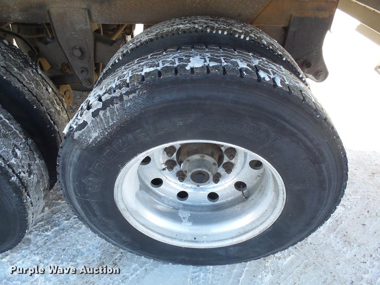 image for item DX9165 1993 Wilson DWH-200 double hopper bottom grain trailer