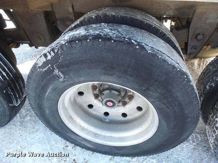 image for item DX9165 1993 Wilson DWH-200 double hopper bottom grain trailer