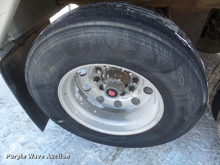 image for item DX9165 1993 Wilson DWH-200 double hopper bottom grain trailer