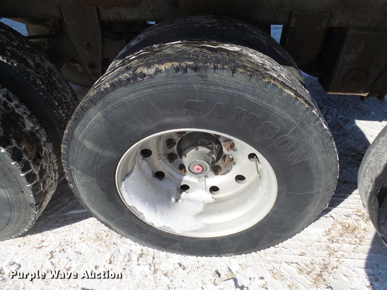 image for item DX9165 1993 Wilson DWH-200 double hopper bottom grain trailer