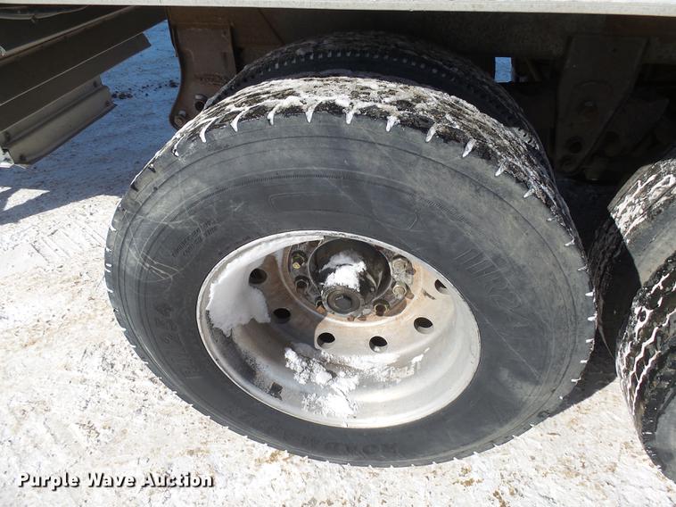 image for item DX9165 1993 Wilson DWH-200 double hopper bottom grain trailer