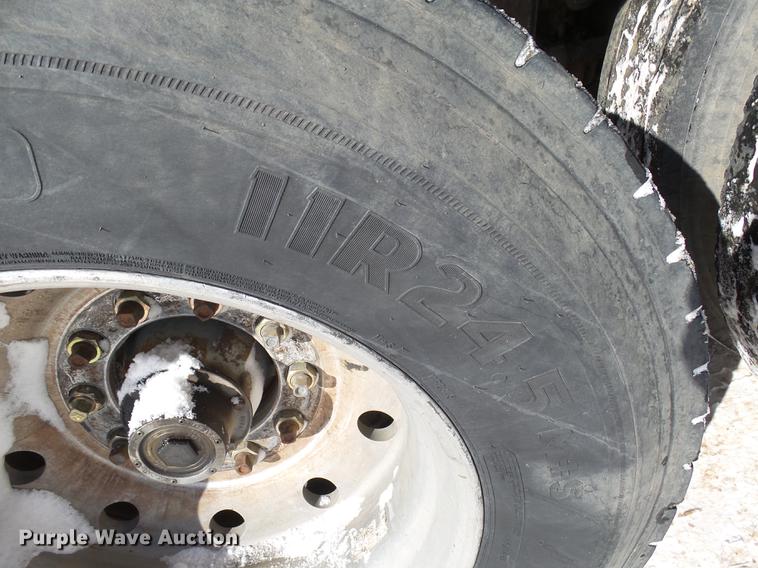 image for item DX9165 1993 Wilson DWH-200 double hopper bottom grain trailer