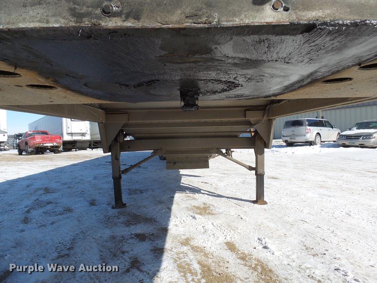 image for item DX9165 1993 Wilson DWH-200 double hopper bottom grain trailer