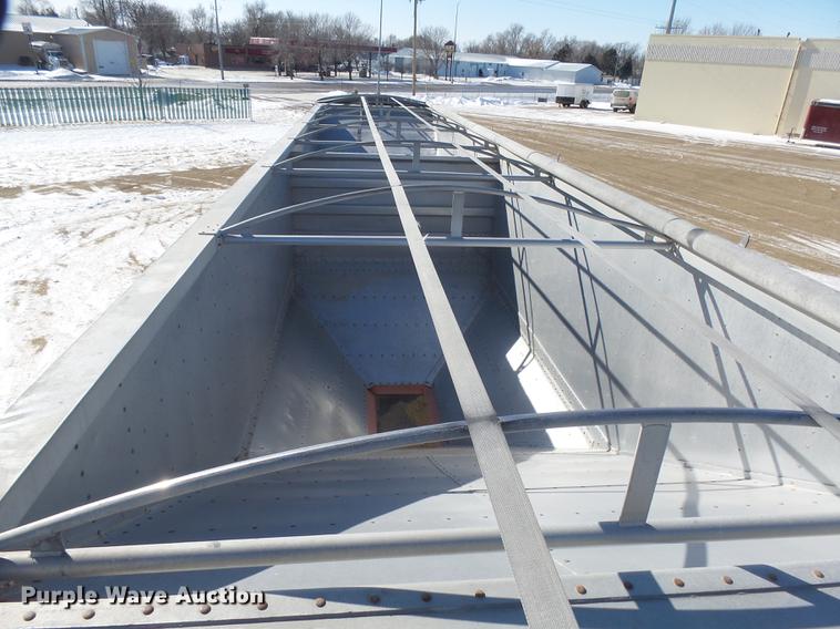 image for item DX9165 1993 Wilson DWH-200 double hopper bottom grain trailer