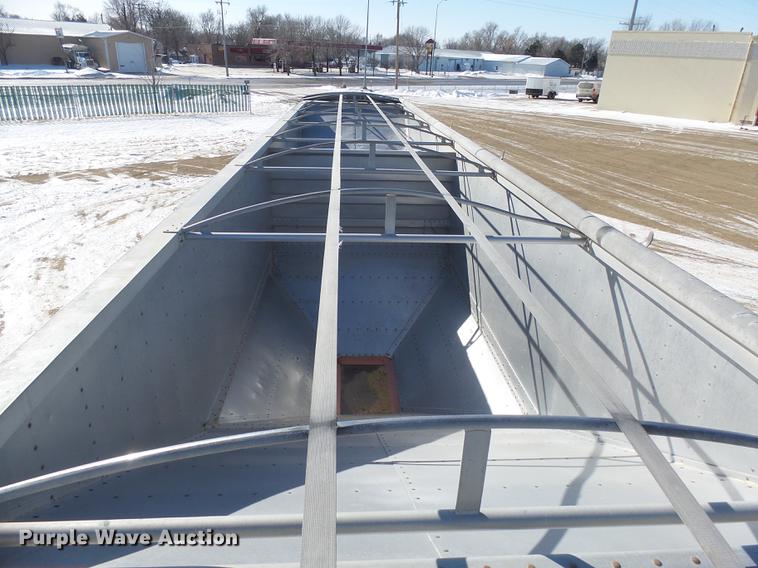 image for item DX9165 1993 Wilson DWH-200 double hopper bottom grain trailer