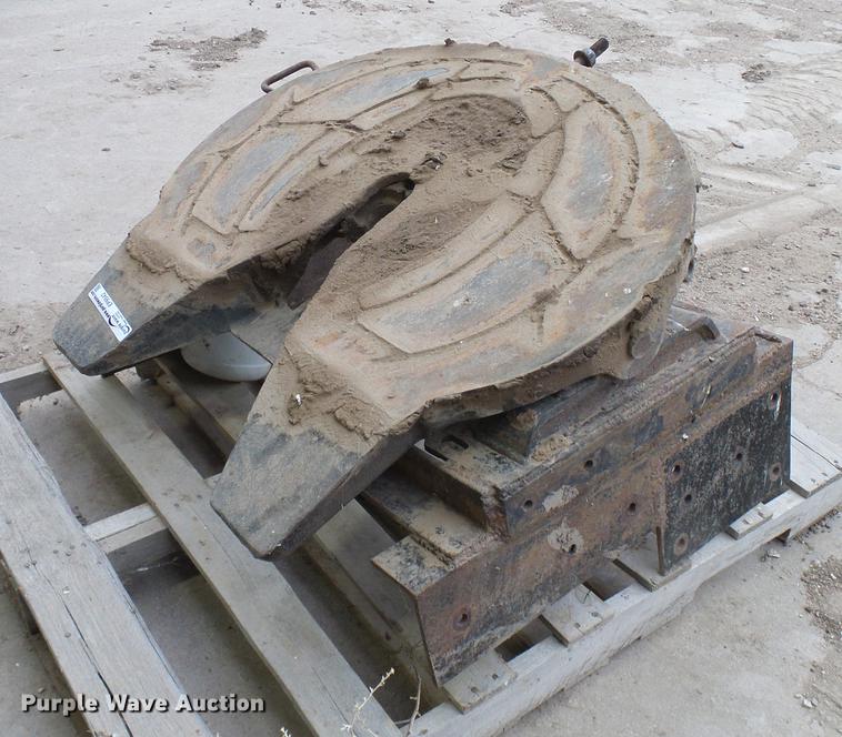 Fixed fifth wheel plate in Springfield, CO Item EP9542 sold Purple Wave