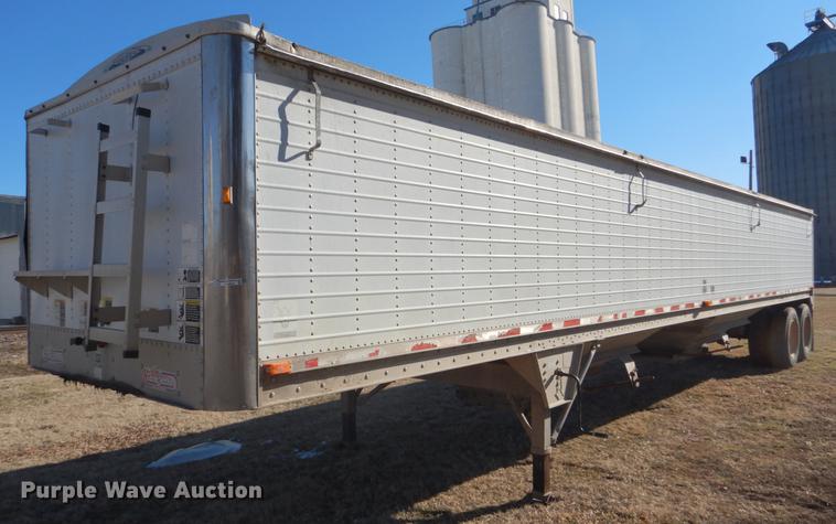 image for item FH9004 2000 Wilson Pace Setter double hopper bottom grain trailer