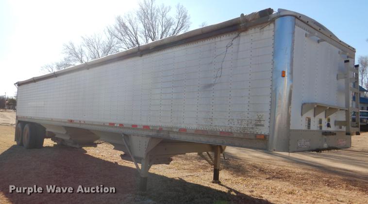 image for item FH9004 2000 Wilson Pace Setter double hopper bottom grain trailer
