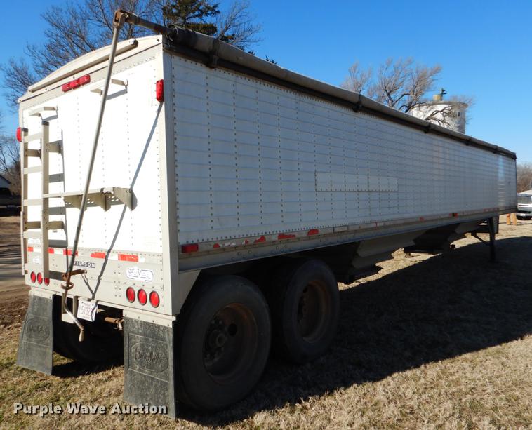 image for item FH9004 2000 Wilson Pace Setter double hopper bottom grain trailer