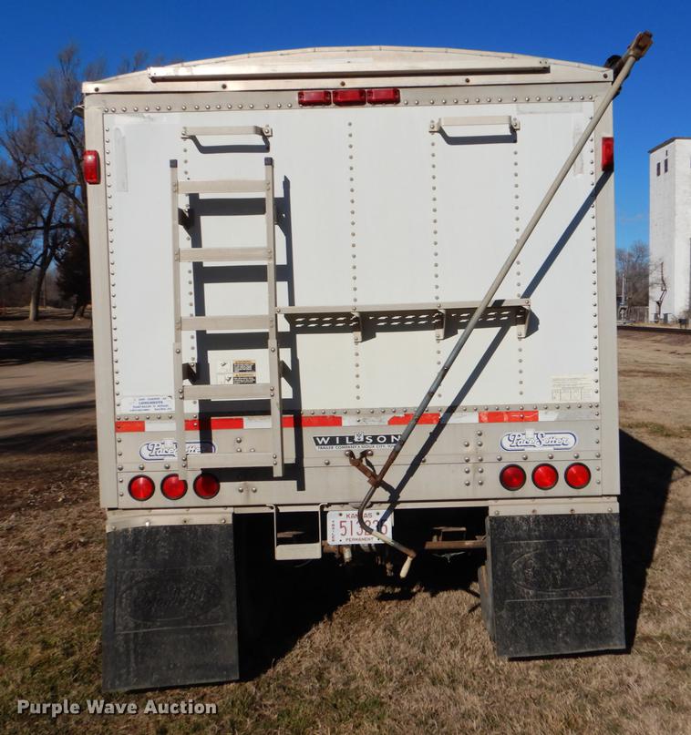 image for item FH9004 2000 Wilson Pace Setter double hopper bottom grain trailer