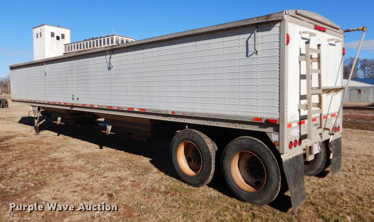 image for item FH9004 2000 Wilson Pace Setter double hopper bottom grain trailer