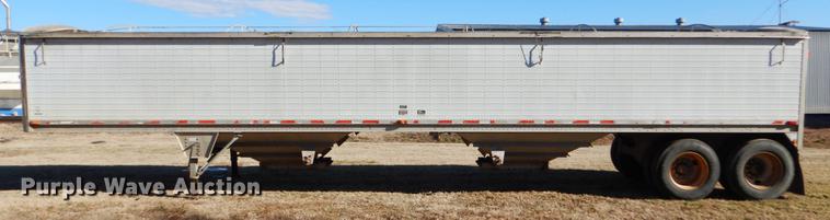 image for item FH9004 2000 Wilson Pace Setter double hopper bottom grain trailer