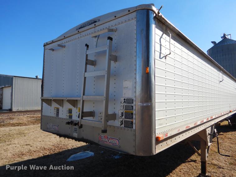 image for item FH9004 2000 Wilson Pace Setter double hopper bottom grain trailer