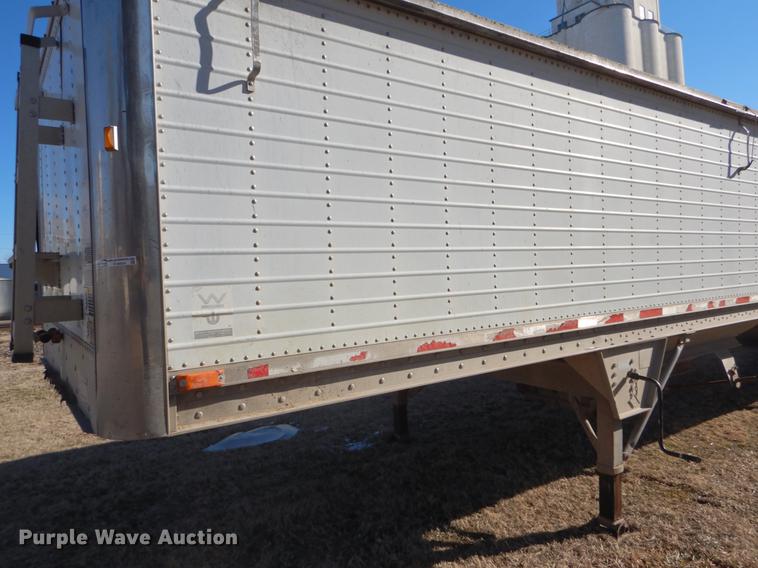 image for item FH9004 2000 Wilson Pace Setter double hopper bottom grain trailer