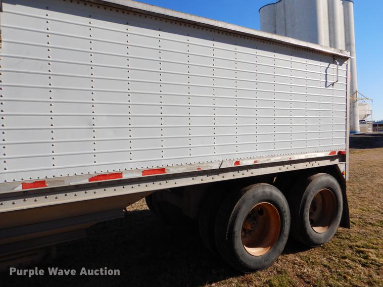 image for item FH9004 2000 Wilson Pace Setter double hopper bottom grain trailer