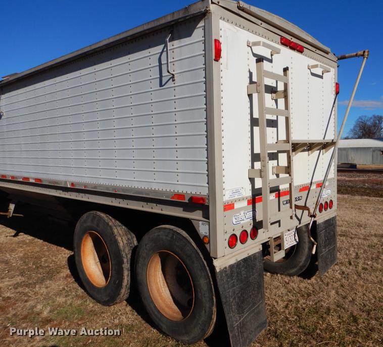 image for item FH9004 2000 Wilson Pace Setter double hopper bottom grain trailer