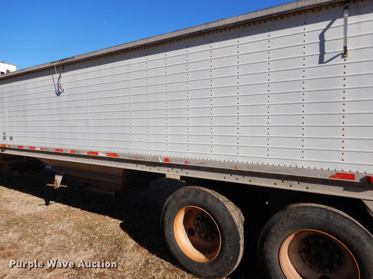 image for item FH9004 2000 Wilson Pace Setter double hopper bottom grain trailer