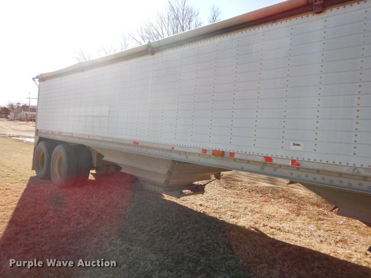 image for item FH9004 2000 Wilson Pace Setter double hopper bottom grain trailer