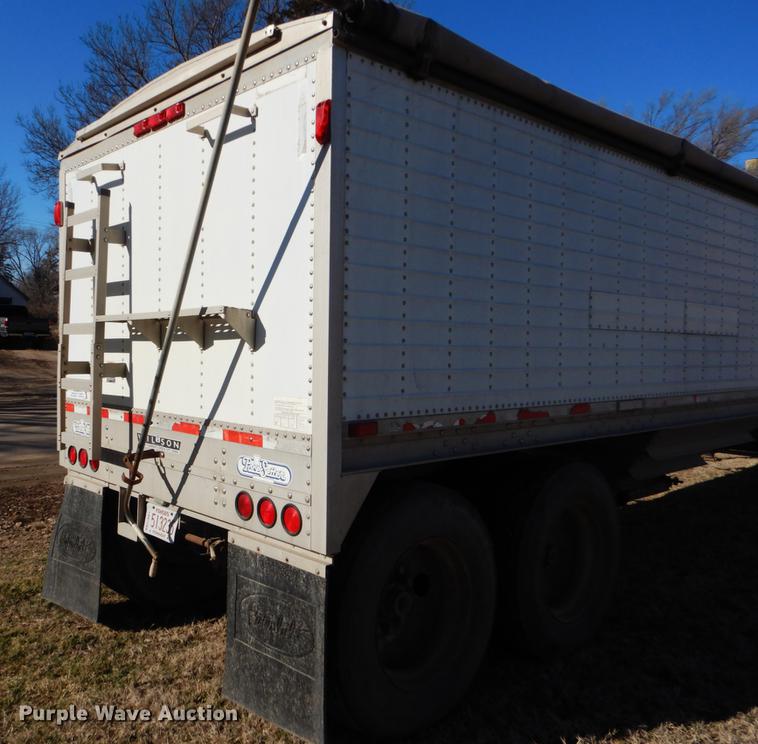 image for item FH9004 2000 Wilson Pace Setter double hopper bottom grain trailer