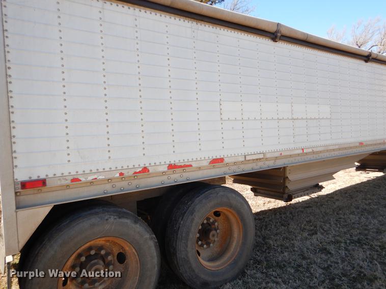 image for item FH9004 2000 Wilson Pace Setter double hopper bottom grain trailer