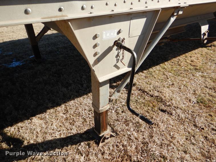 image for item FH9004 2000 Wilson Pace Setter double hopper bottom grain trailer