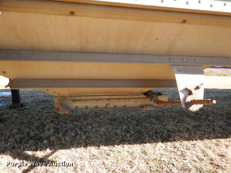 image for item FH9004 2000 Wilson Pace Setter double hopper bottom grain trailer