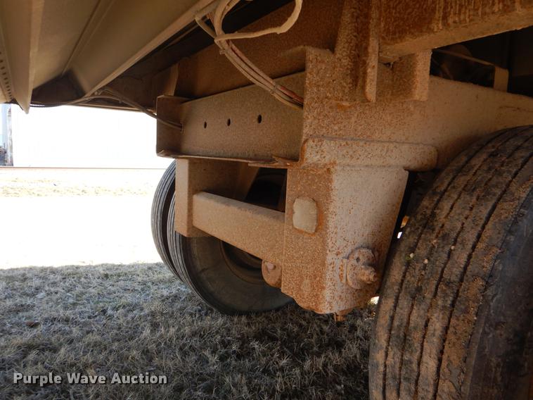 image for item FH9004 2000 Wilson Pace Setter double hopper bottom grain trailer